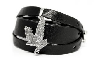 Свобода - кожаный браслет с серебряным кулоном.