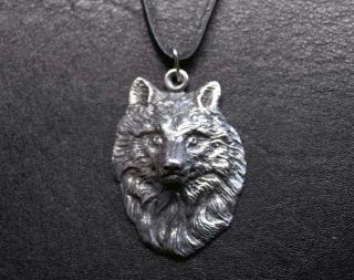 Волк - кулон - подвеска из серебра в форме головы волка.