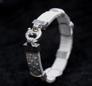 Белая вуаль - браслет из кожи и серебра